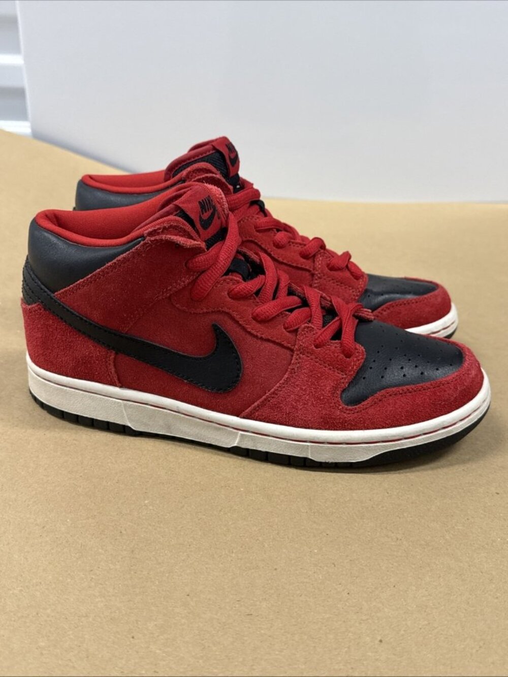 Size 6M/7.5W - Nike Dunk Pro Sb Mid Red